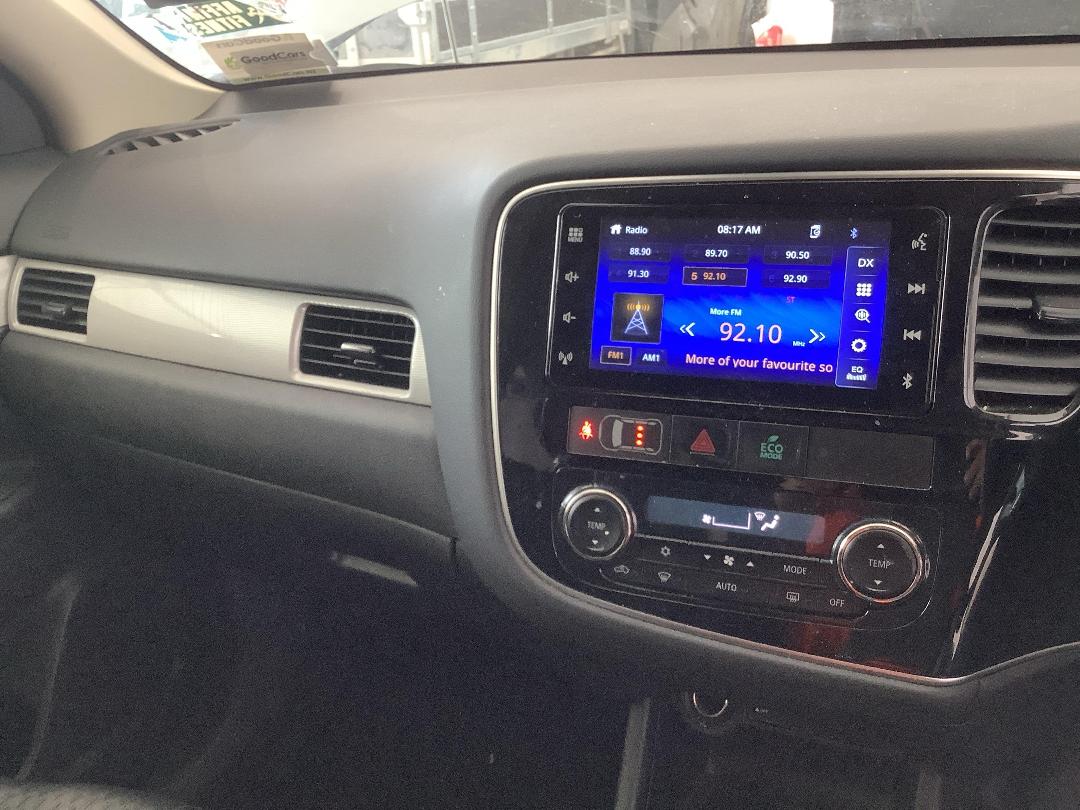 Photo '15' of Mitsubishi Outlander Phev Photo '15' of Mitsubishi Outlander Phev