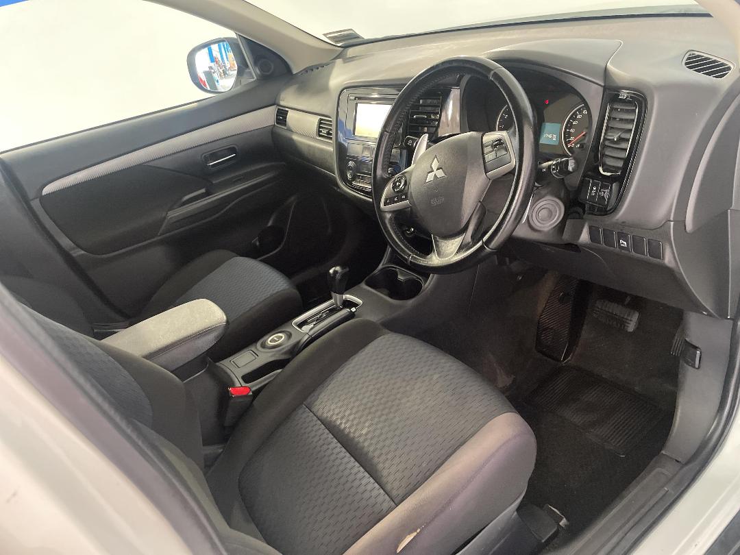 Photo '16' of Mitsubishi Outlander Photo '16' of Mitsubishi Outlander