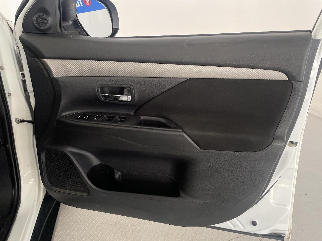 Photo '15' of Mitsubishi Outlander Photo '15' of Mitsubishi Outlander