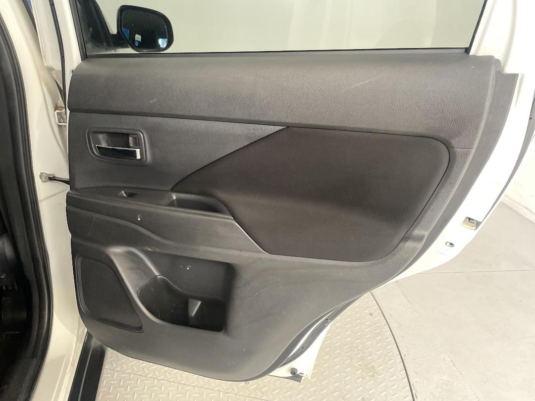 Photo '19' of Mitsubishi Outlander Photo '19' of Mitsubishi Outlander