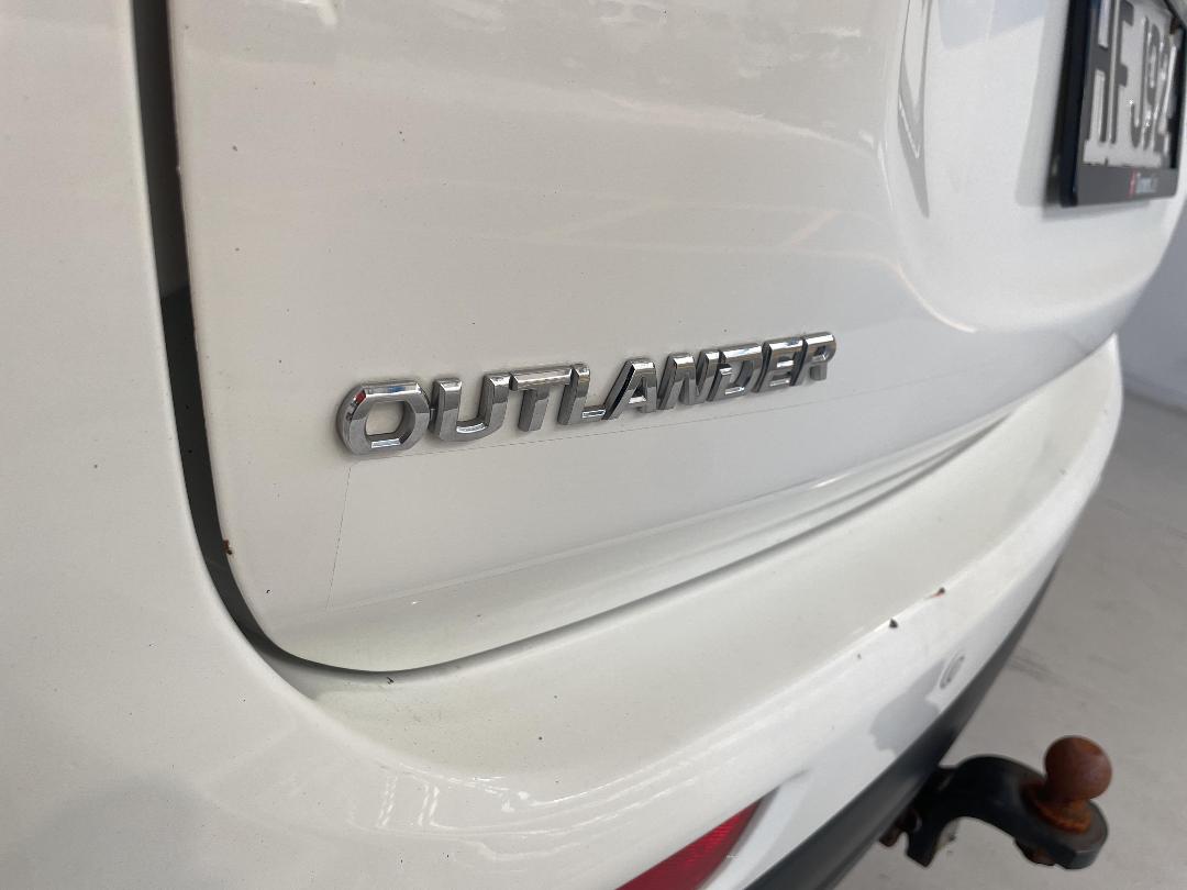 Photo '33' of Mitsubishi Outlander Photo '33' of Mitsubishi Outlander