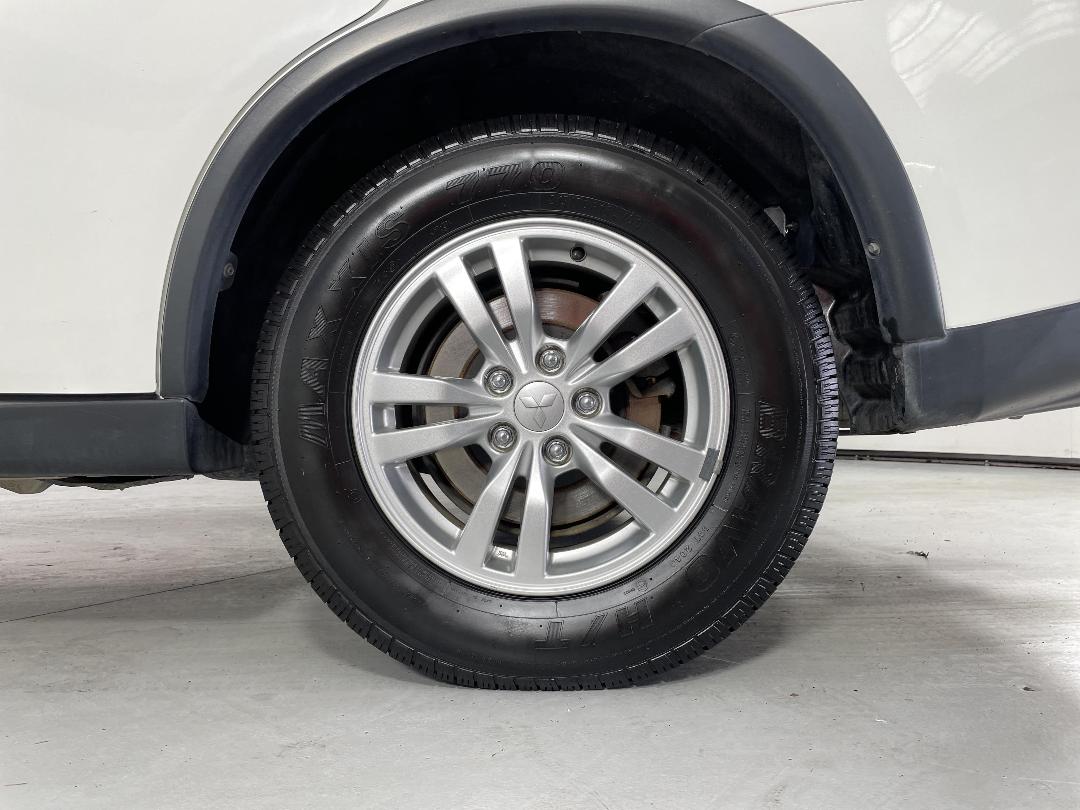 Photo '11' of Mitsubishi Outlander Photo '11' of Mitsubishi Outlander