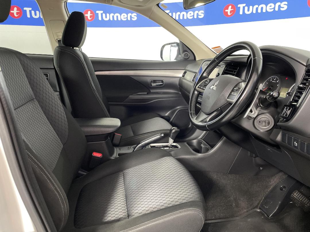 Photo '16' of Mitsubishi Outlander Photo '16' of Mitsubishi Outlander