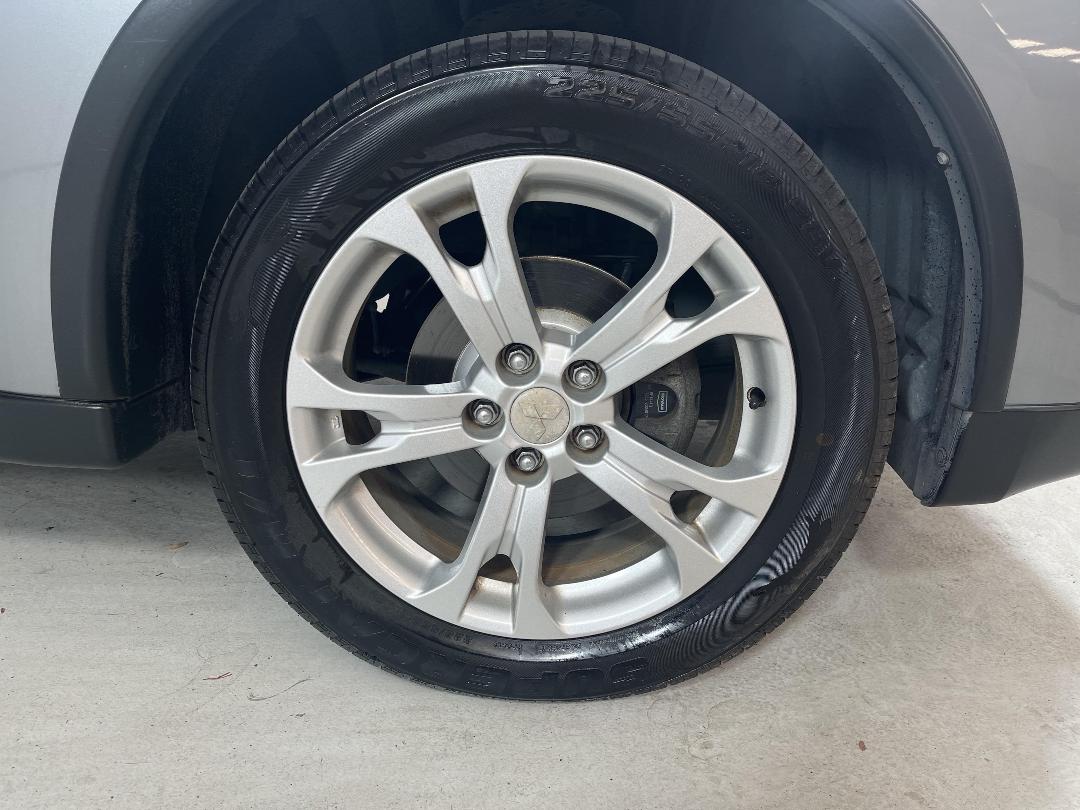 Photo '9' of Mitsubishi Outlander