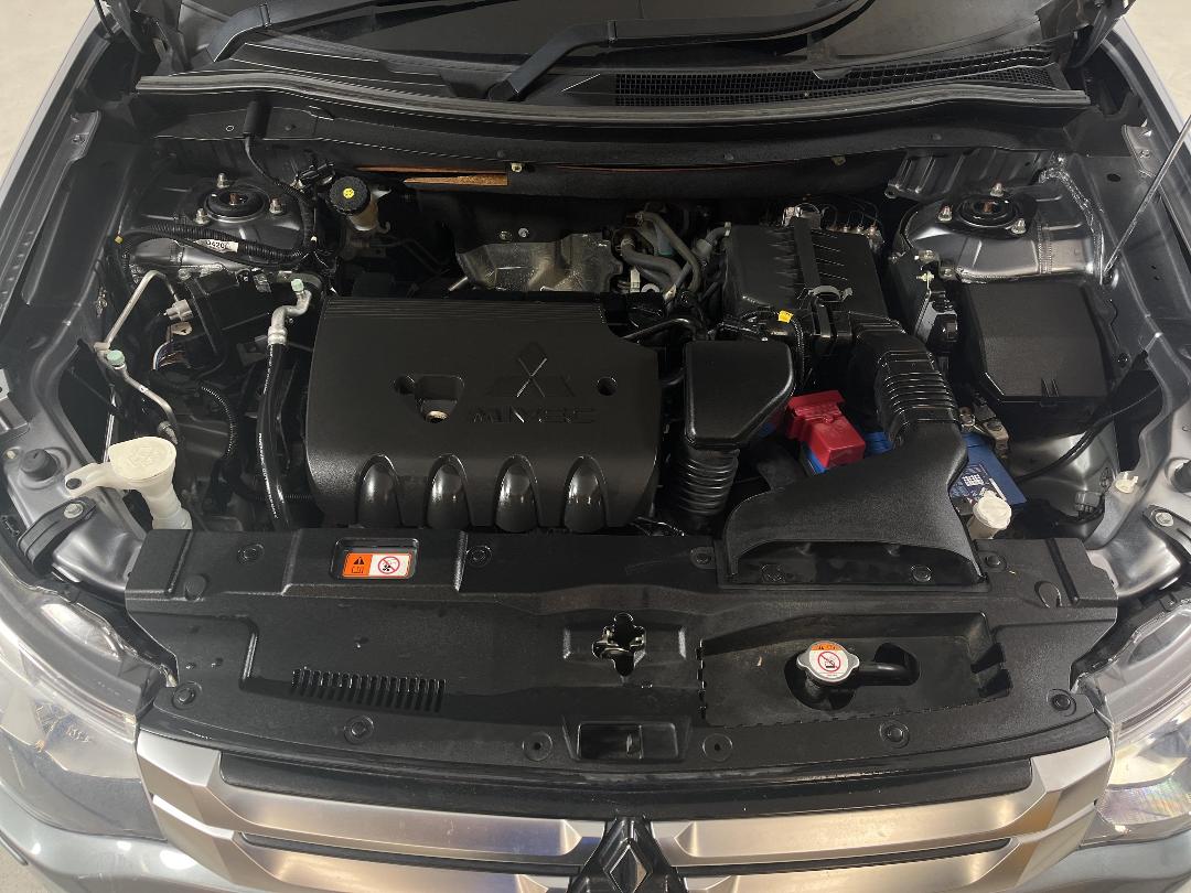 Photo '13' of Mitsubishi Outlander