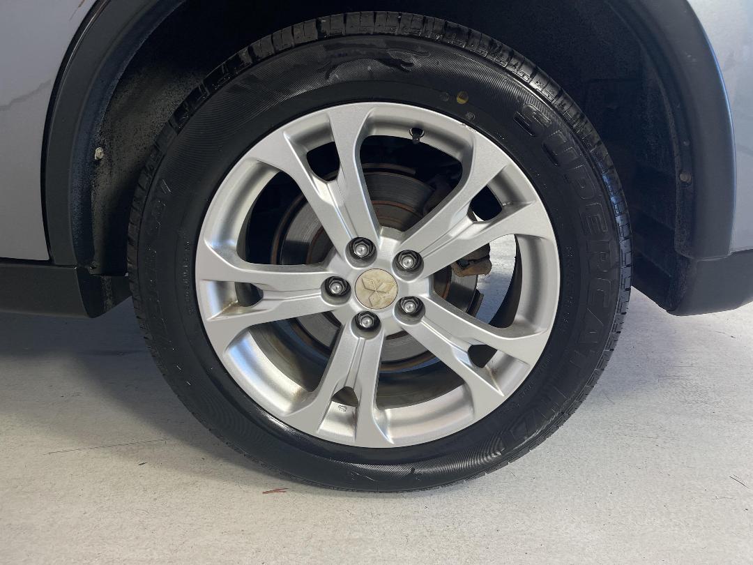 Photo '11' of Mitsubishi Outlander