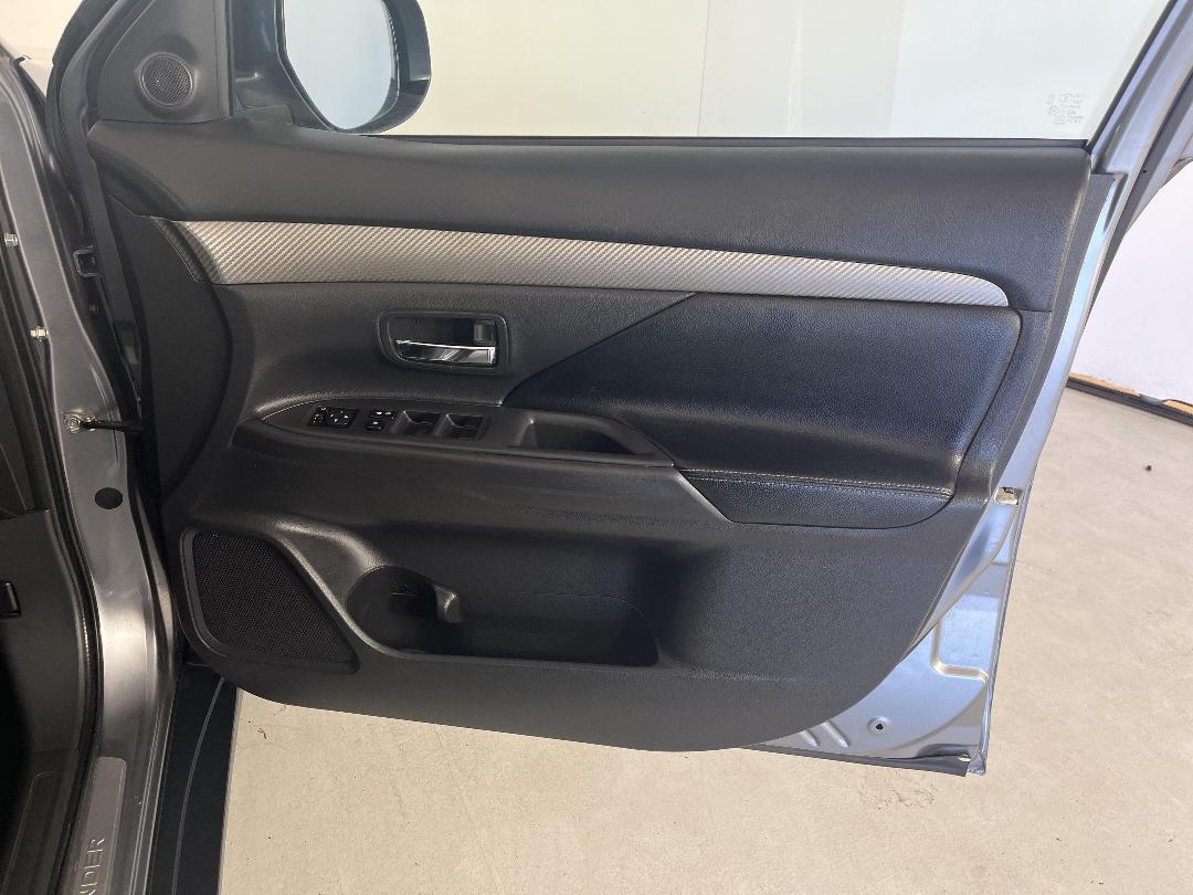 Photo '15' of Mitsubishi Outlander