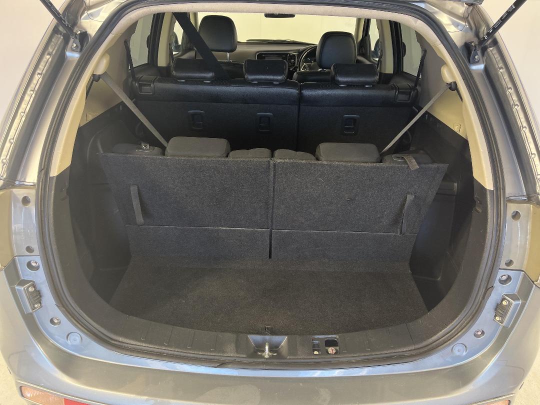 Photo '14' of Mitsubishi Outlander