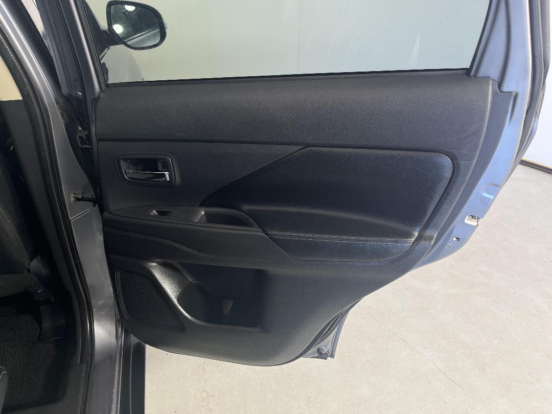 Photo '19' of Mitsubishi Outlander