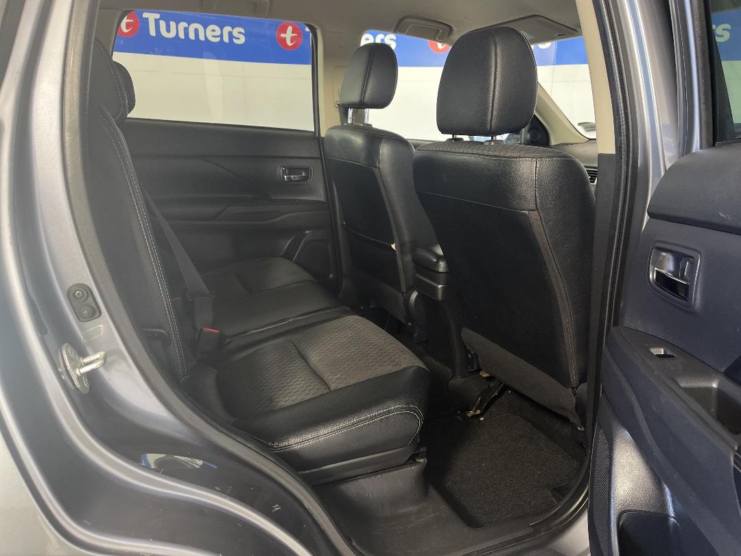 Photo '20' of Mitsubishi Outlander