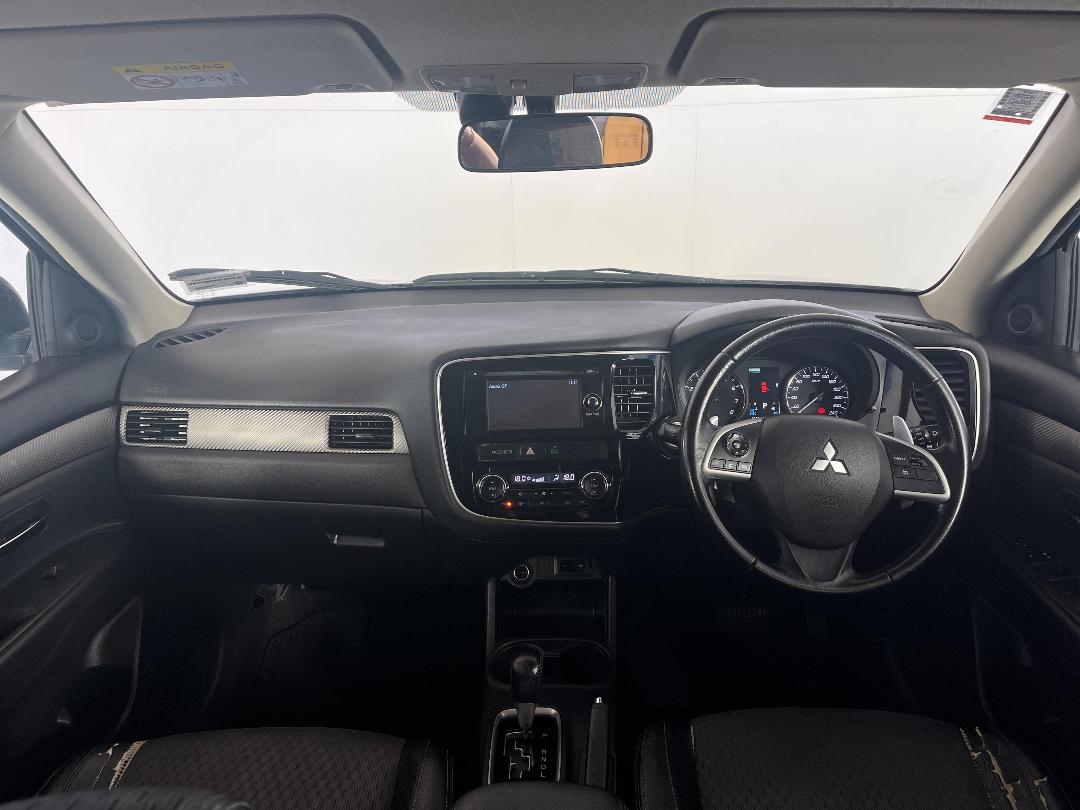 Photo '17' of Mitsubishi Outlander