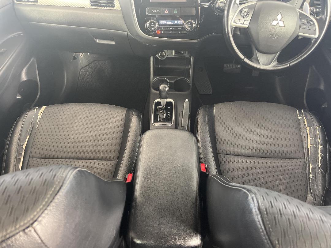 Photo '18' of Mitsubishi Outlander