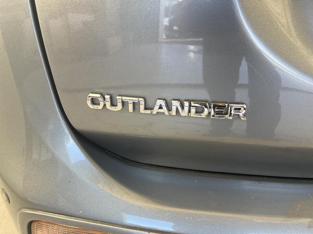 Photo '30' of Mitsubishi Outlander