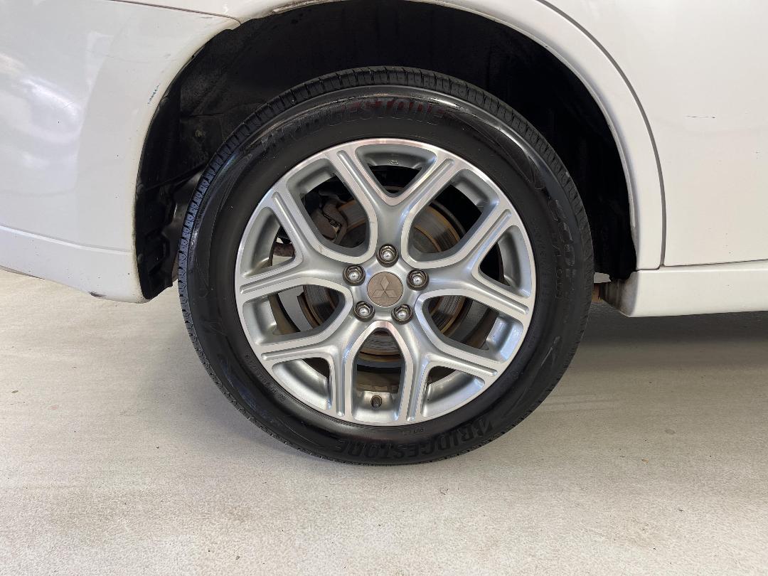 Photo '12' of Mitsubishi Outlander Photo '12' of Mitsubishi Outlander