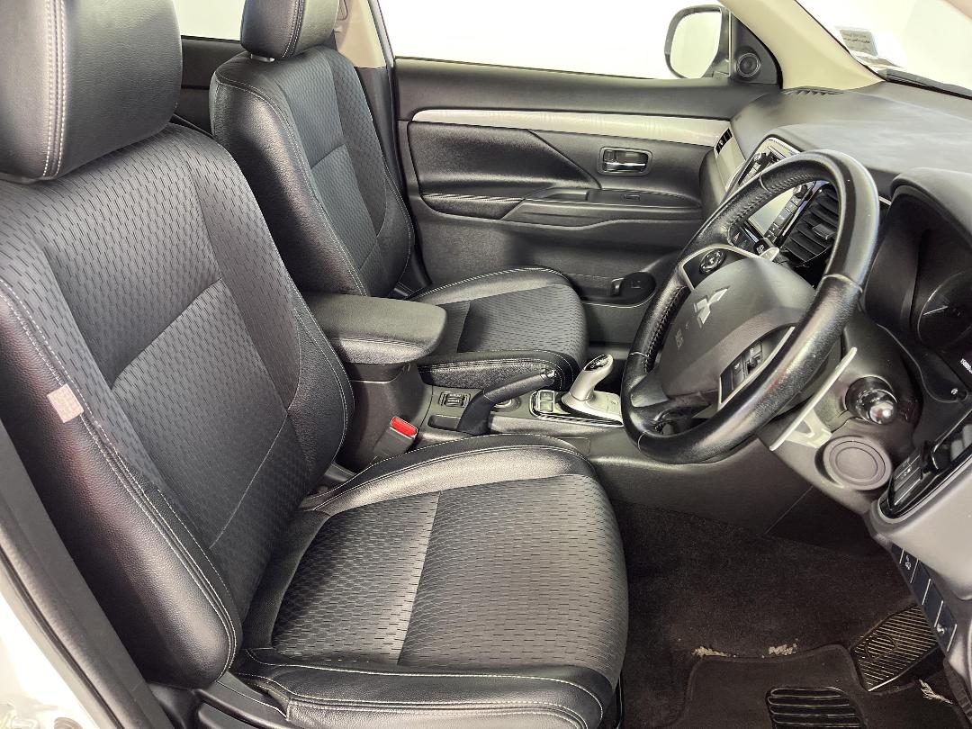 Photo '16' of Mitsubishi Outlander Photo '16' of Mitsubishi Outlander