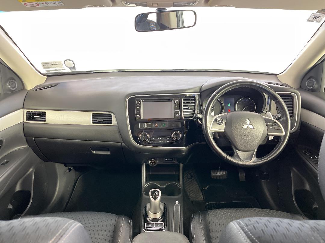 Photo '17' of Mitsubishi Outlander Photo '17' of Mitsubishi Outlander