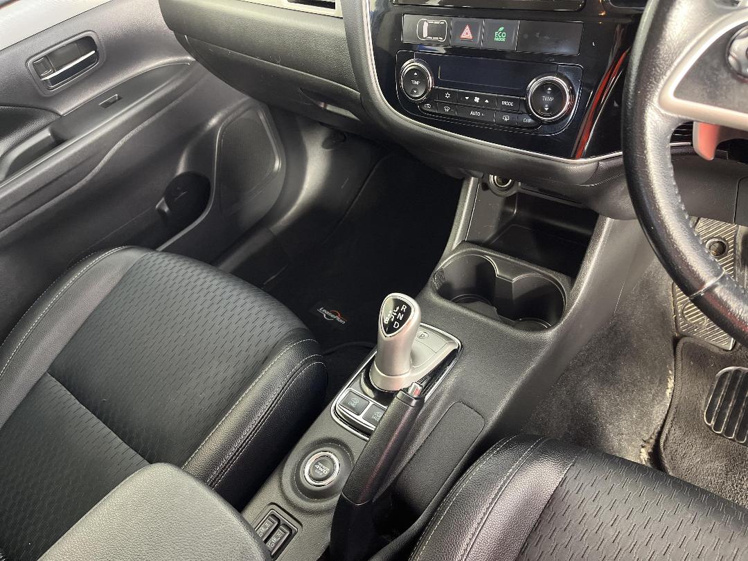 Photo '18' of Mitsubishi Outlander Photo '18' of Mitsubishi Outlander