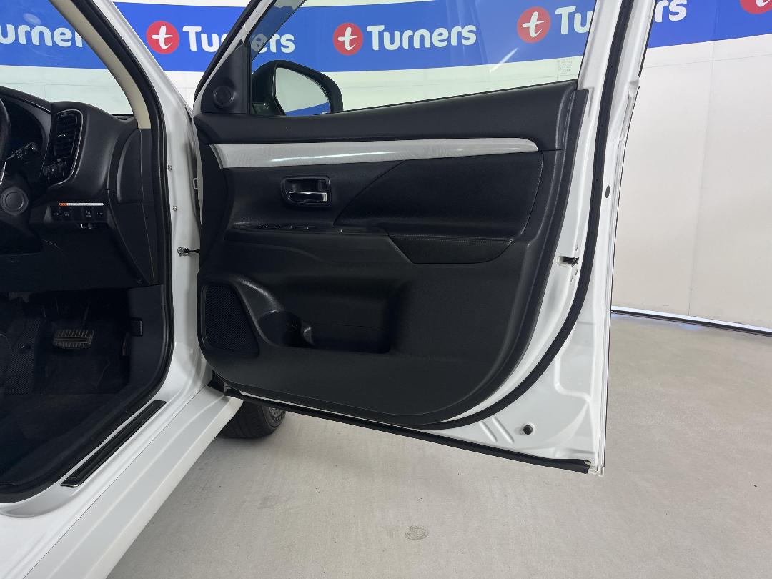 Photo '15' of Mitsubishi Outlander Photo '15' of Mitsubishi Outlander