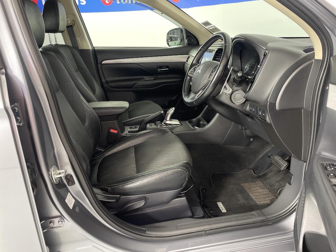 Photo '16' of Mitsubishi Outlander Photo '16' of Mitsubishi Outlander