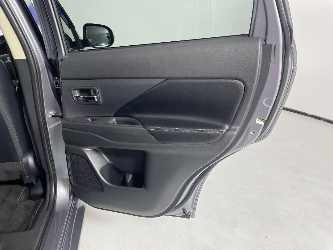 Photo '19' of Mitsubishi Outlander Photo '19' of Mitsubishi Outlander