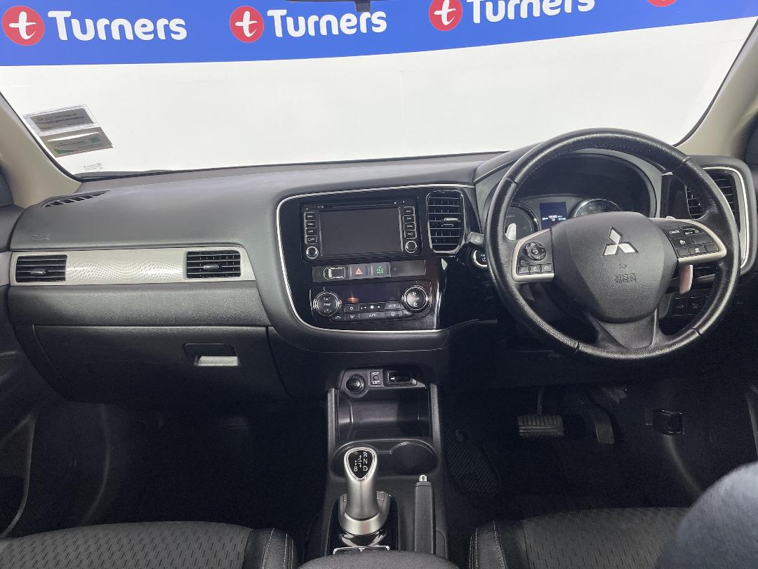 Photo '17' of Mitsubishi Outlander Photo '17' of Mitsubishi Outlander