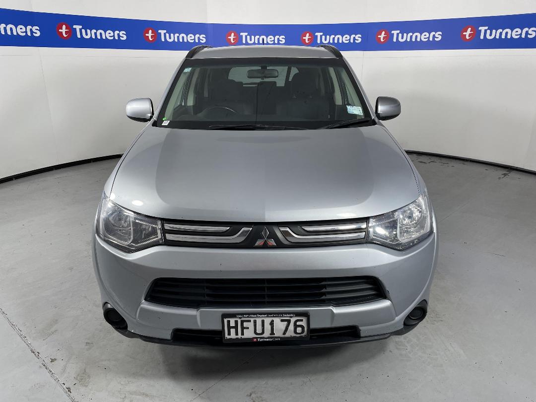 Photo '2' of Mitsubishi Outlander