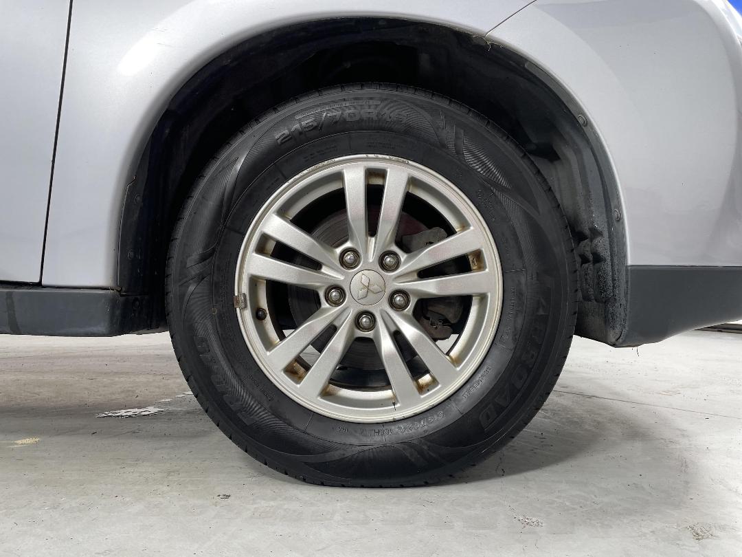 Photo '9' of Mitsubishi Outlander