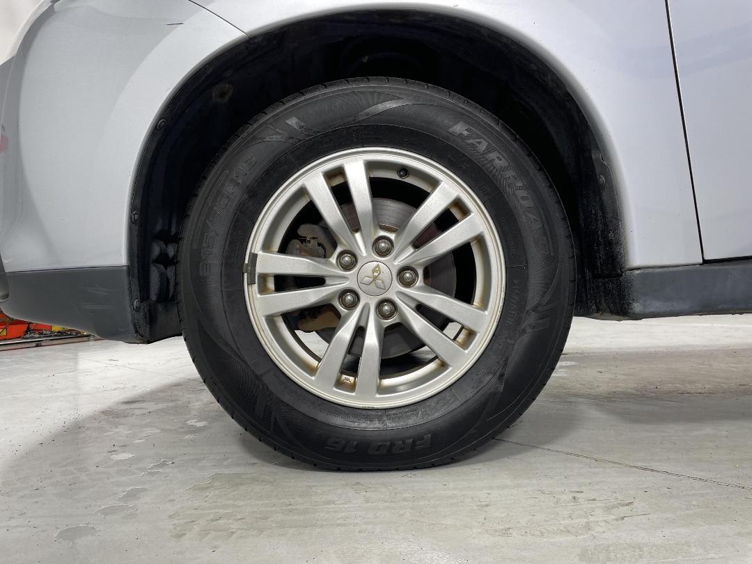 Photo '10' of Mitsubishi Outlander