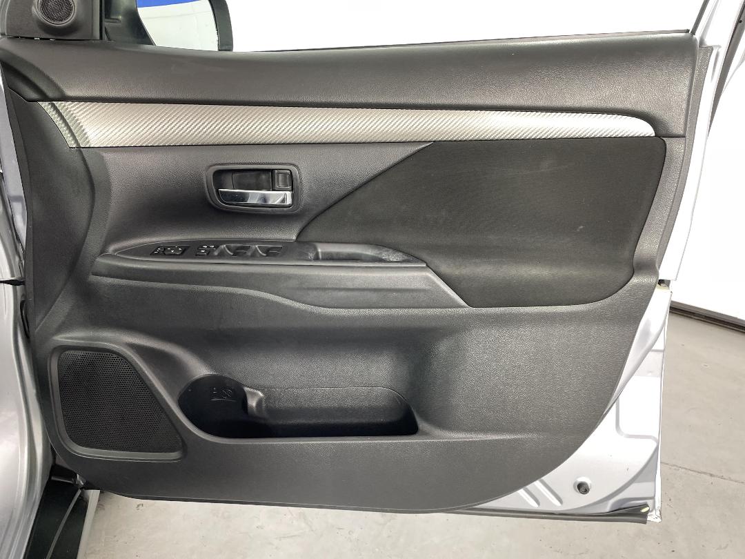 Photo '15' of Mitsubishi Outlander