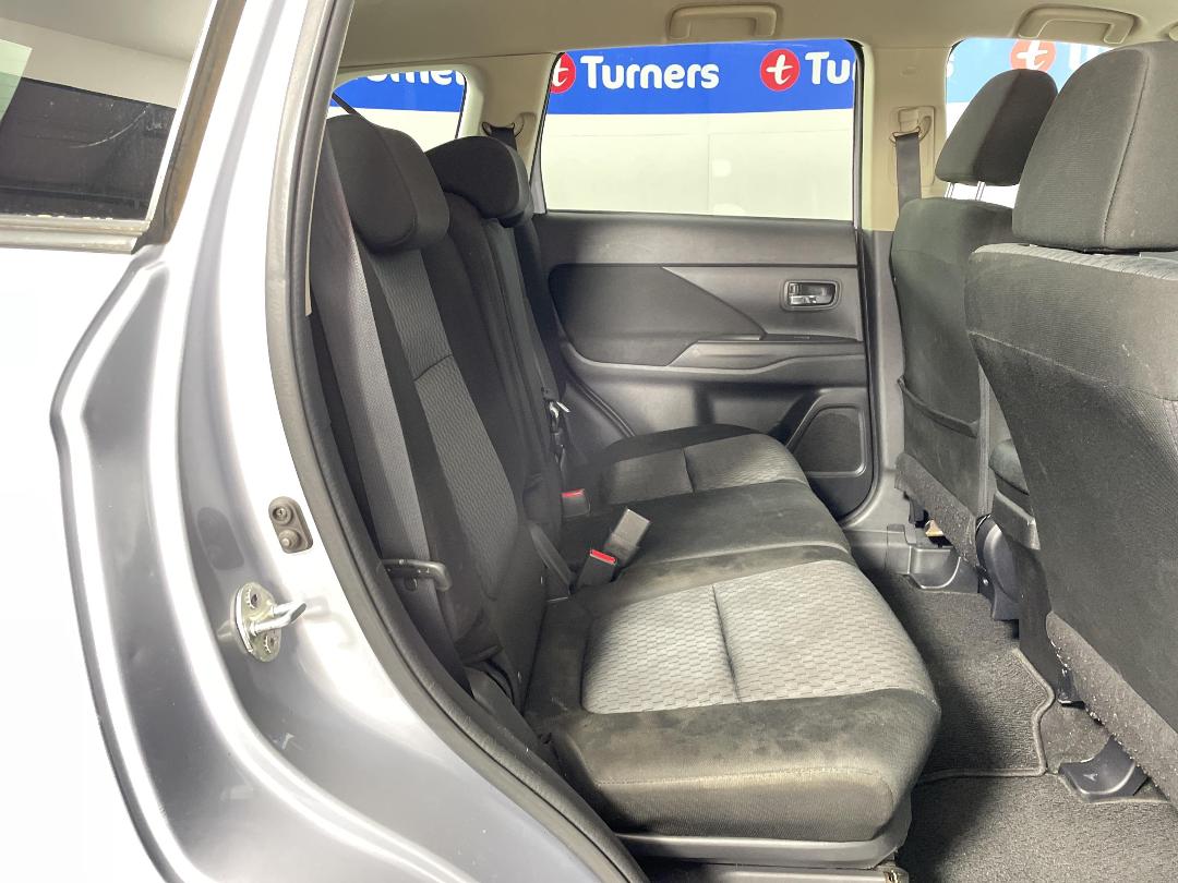 Photo '20' of Mitsubishi Outlander