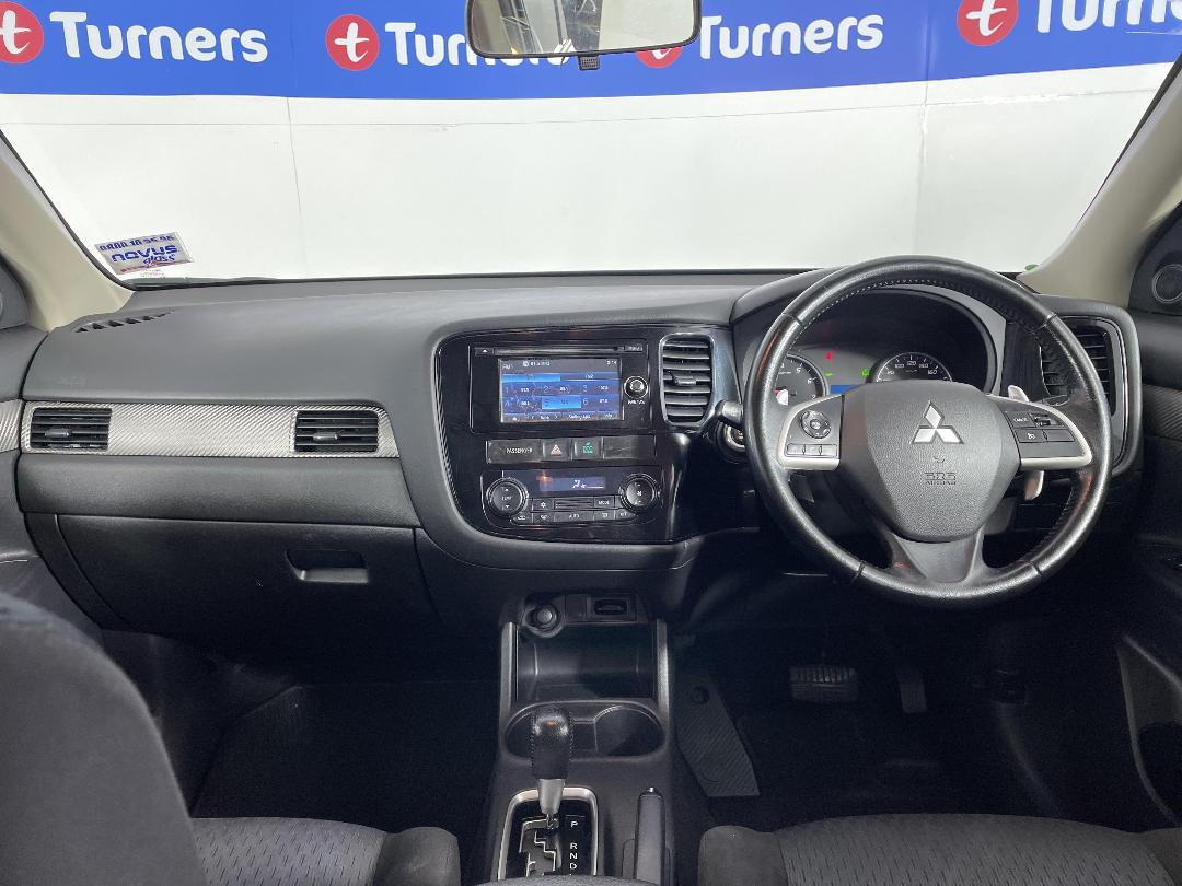 Photo '17' of Mitsubishi Outlander