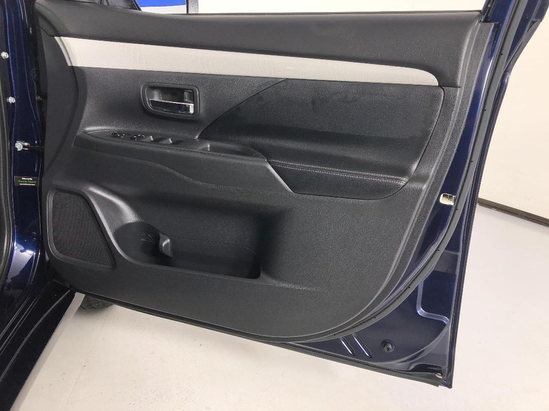 Photo '15' of Mitsubishi Outlander Photo '15' of Mitsubishi Outlander