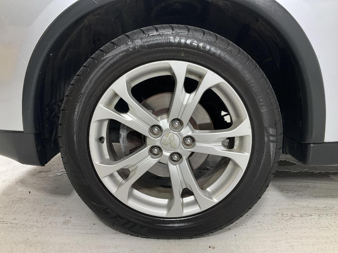 Photo '10' of Mitsubishi Outlander