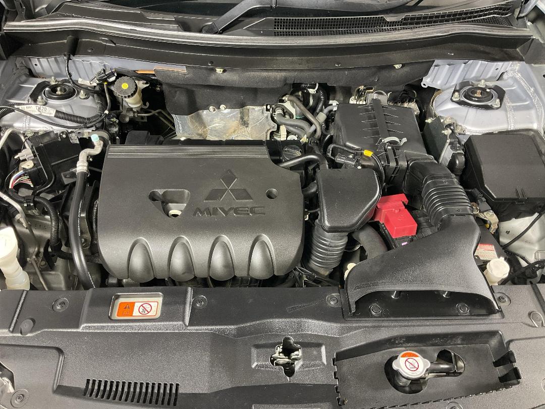 Photo '13' of Mitsubishi Outlander