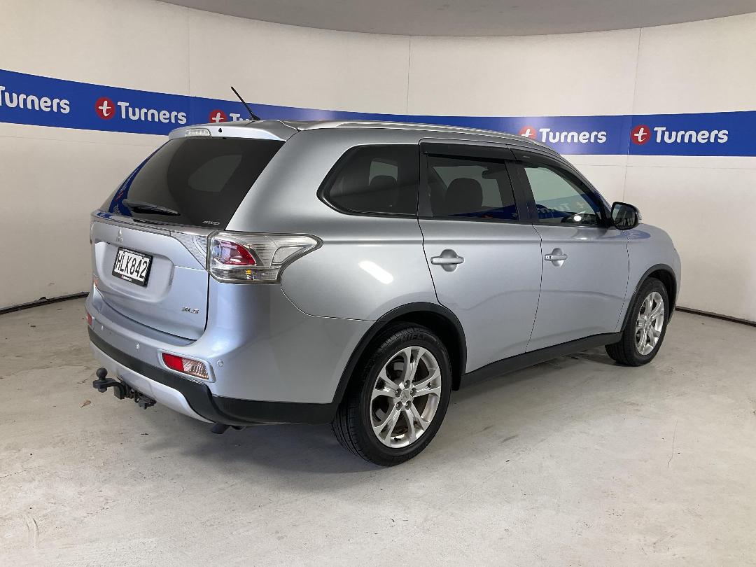 Photo '7' of Mitsubishi Outlander