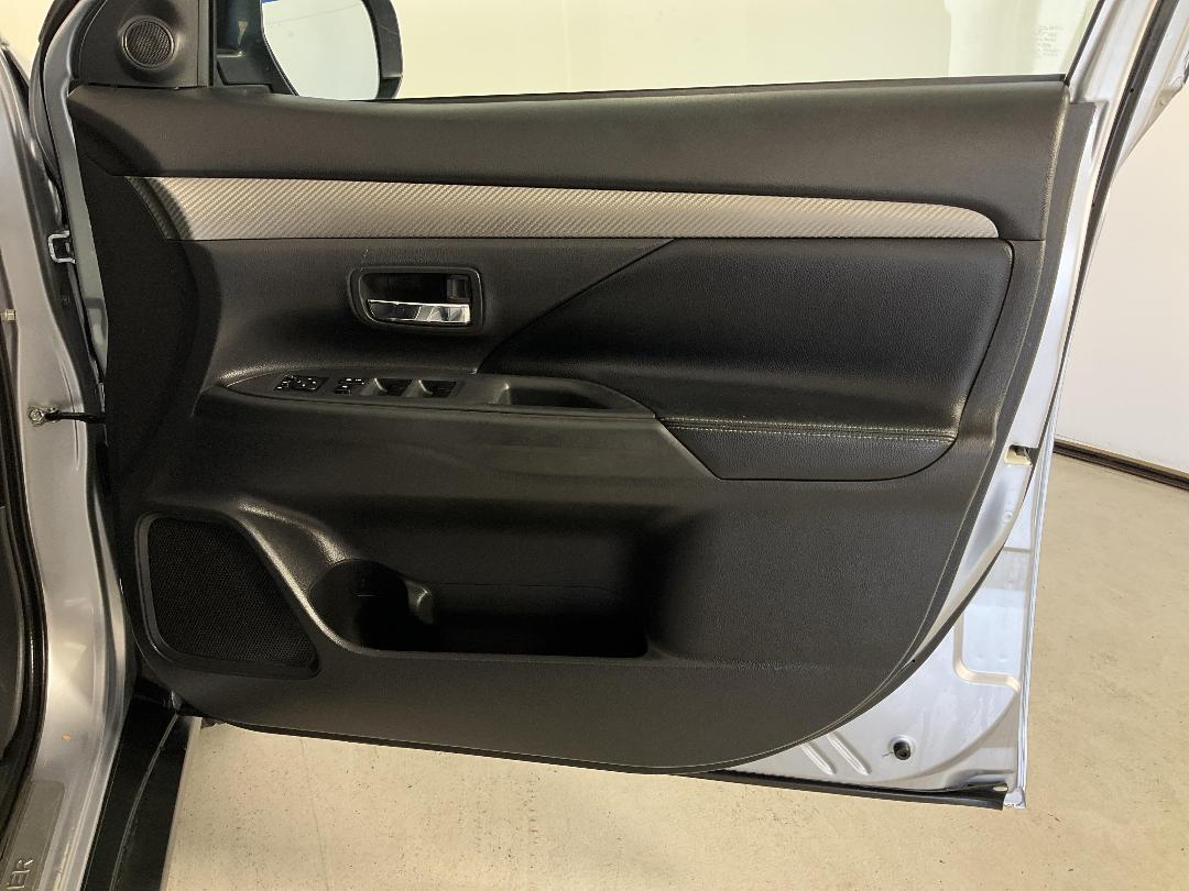 Photo '15' of Mitsubishi Outlander