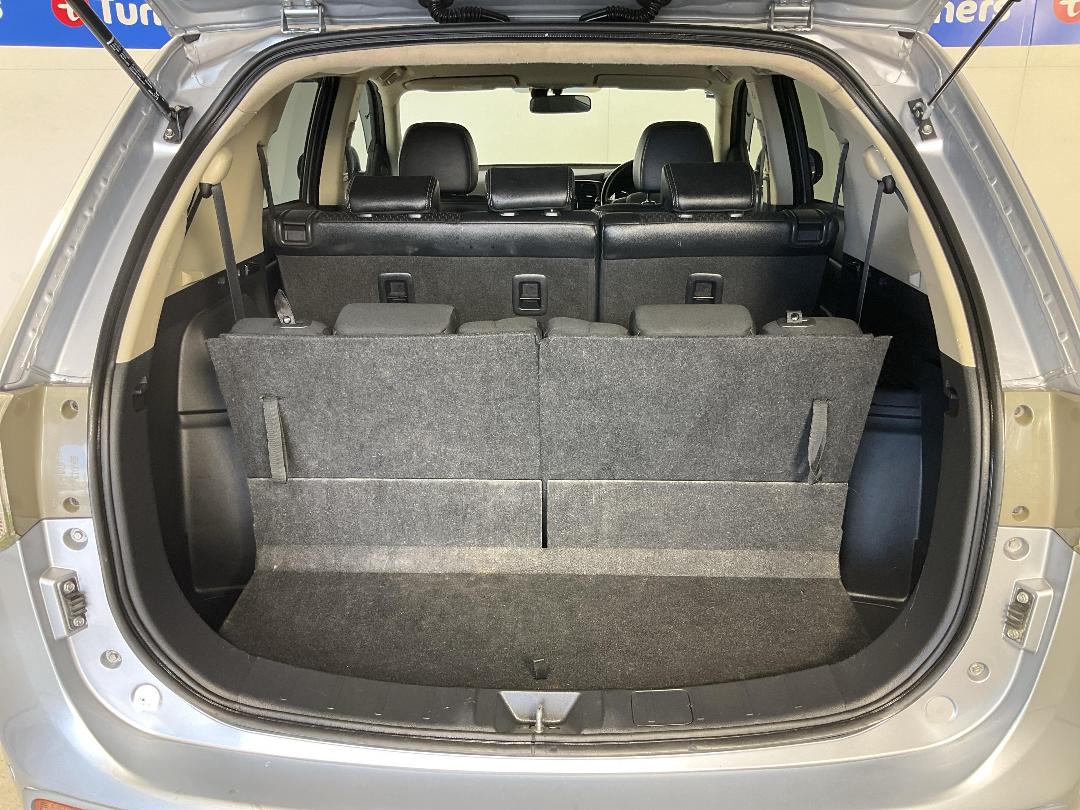 Photo '14' of Mitsubishi Outlander