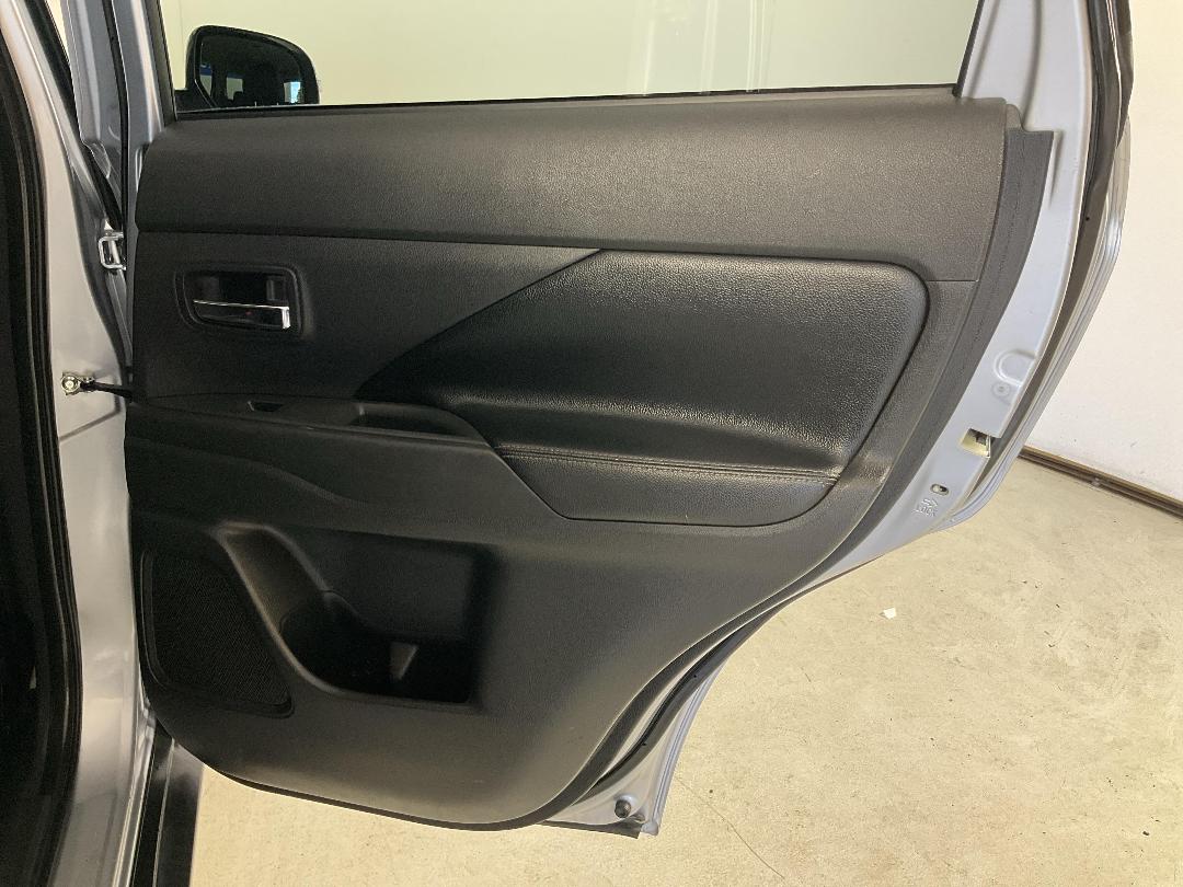 Photo '19' of Mitsubishi Outlander