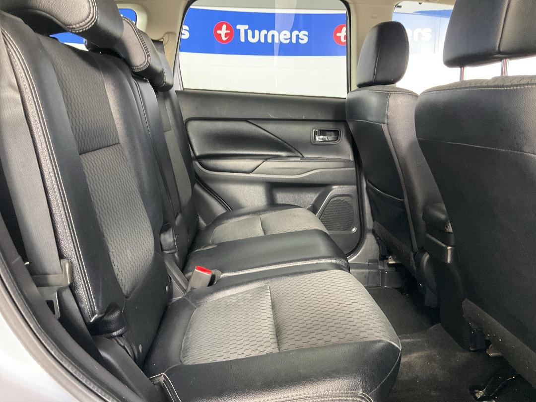 Photo '20' of Mitsubishi Outlander