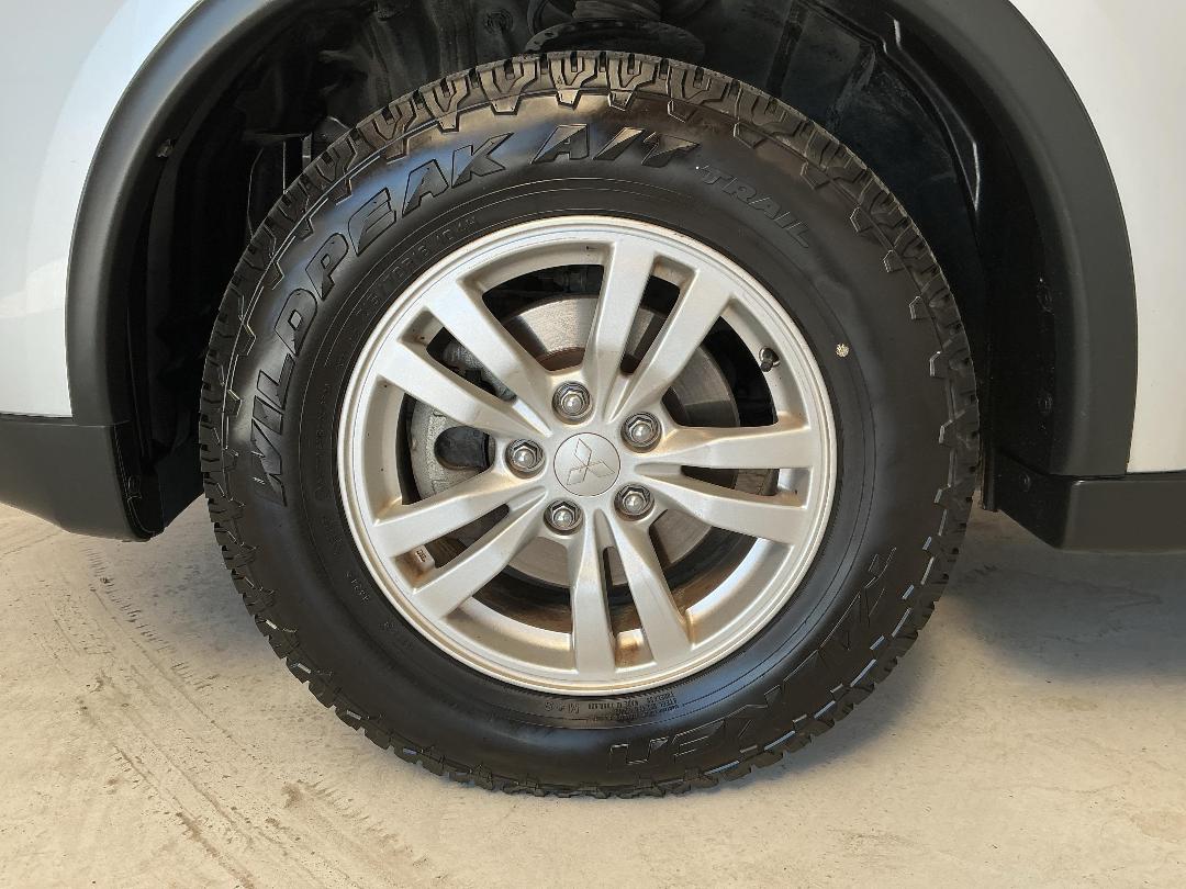 Photo '10' of Mitsubishi Outlander