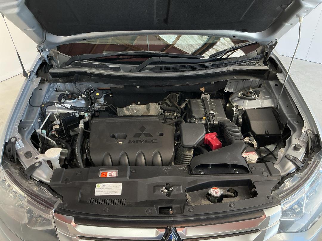 Photo '13' of Mitsubishi Outlander