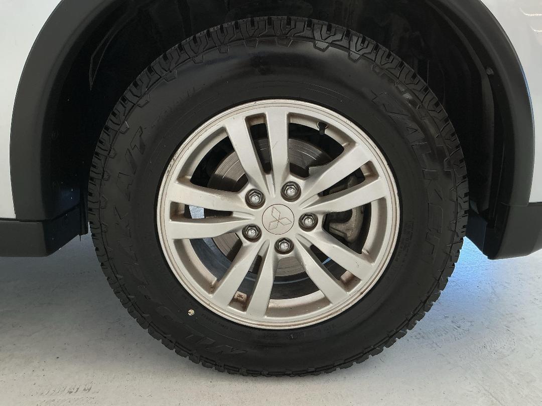 Photo '9' of Mitsubishi Outlander