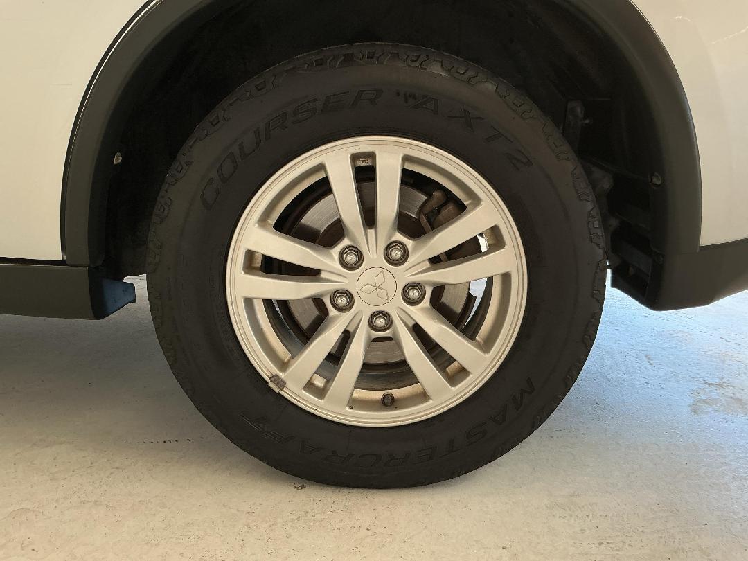 Photo '11' of Mitsubishi Outlander