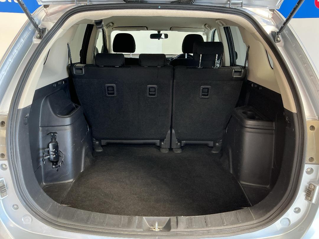 Photo '14' of Mitsubishi Outlander