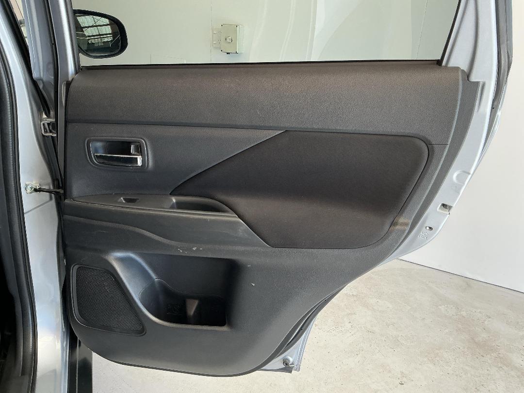 Photo '19' of Mitsubishi Outlander