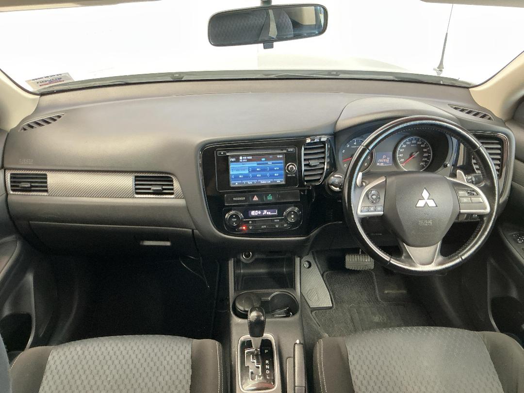 Photo '17' of Mitsubishi Outlander