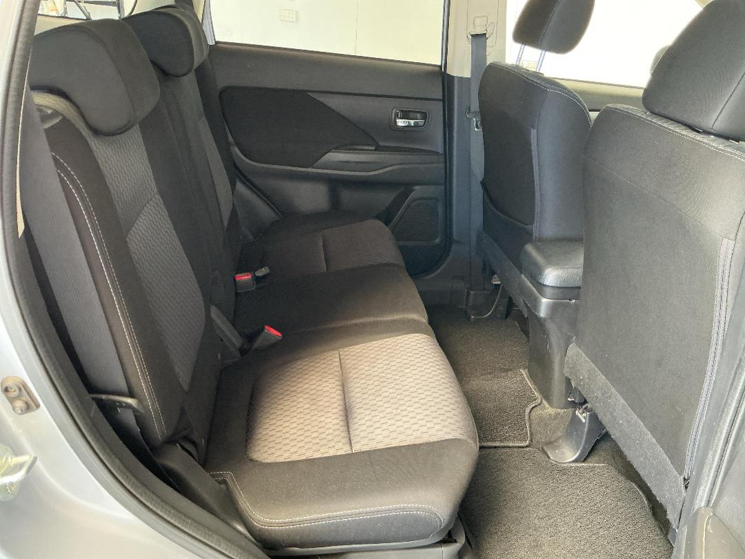 Photo '20' of Mitsubishi Outlander