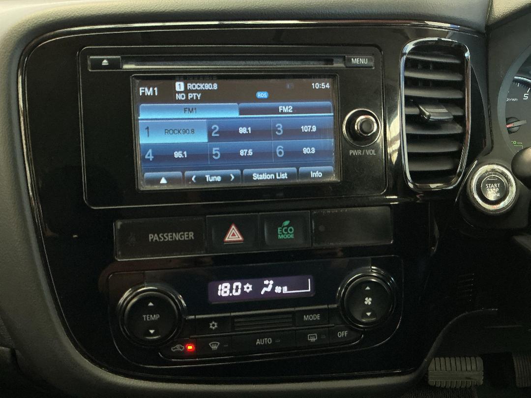 Photo '18' of Mitsubishi Outlander