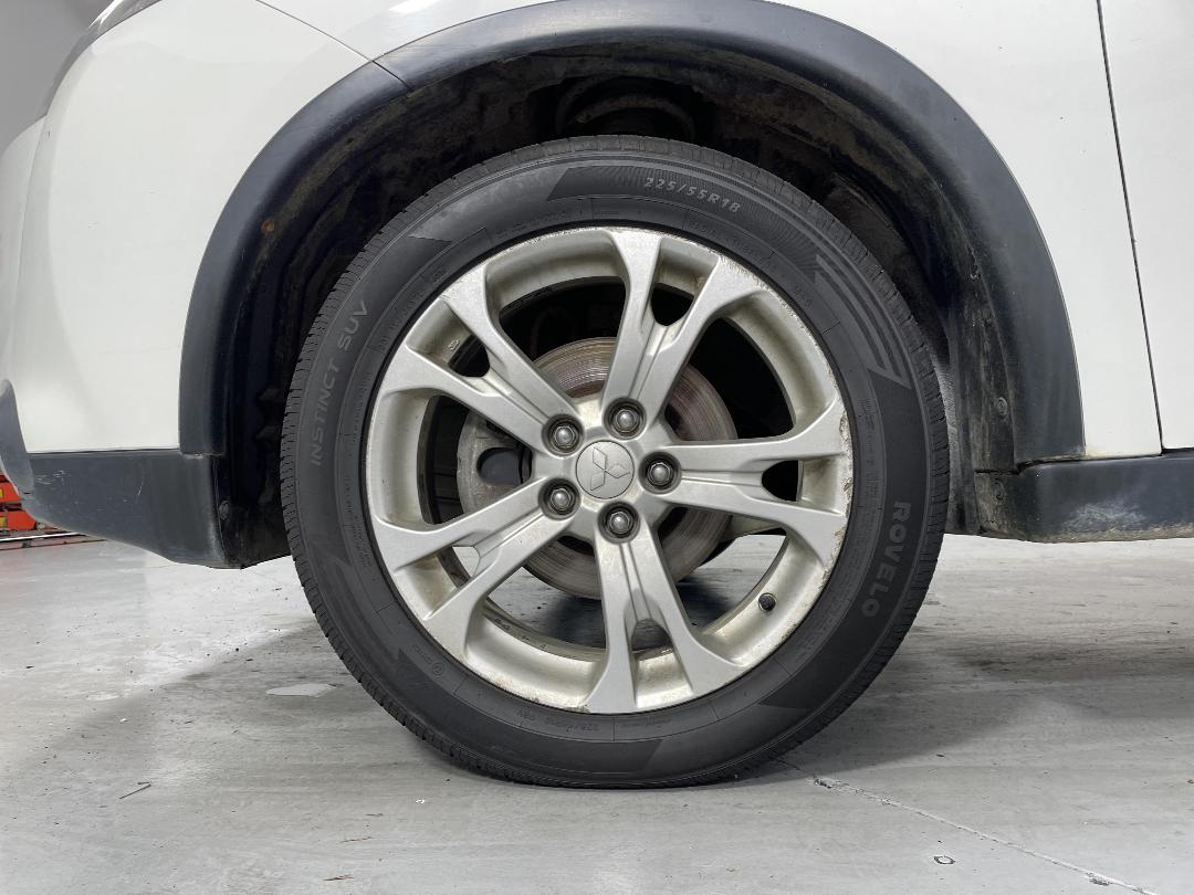 Photo '10' of Mitsubishi Outlander