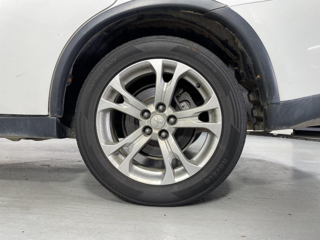 Photo '11' of Mitsubishi Outlander